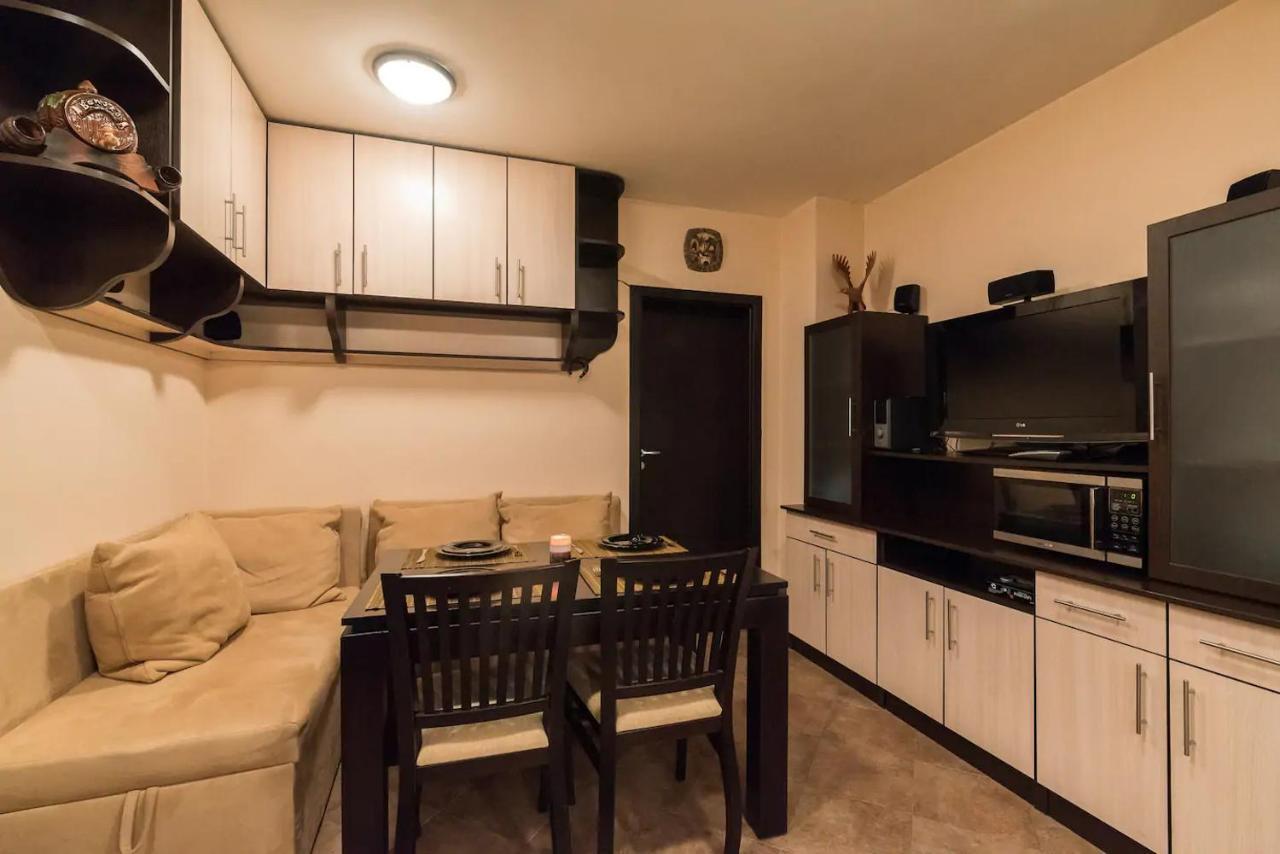 Charming, Fully-Furnished, 2-Bedroom Apartment Bansko Esterno foto